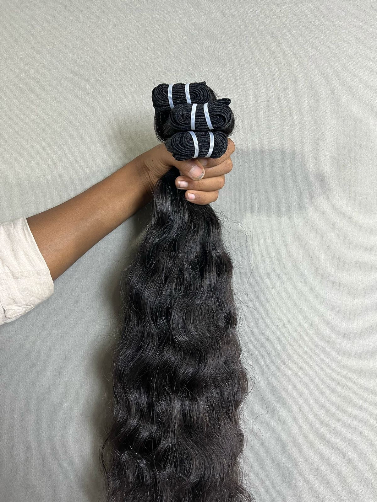 Tresses de cheveux humains bouclés bruts indiens « 100% non traités et naturels »
