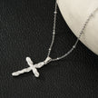 CHAMONIX Or blanc plaqué argent : Collier délicat à maillons perlés avec pendentif croix texturé incrusté de zircons.