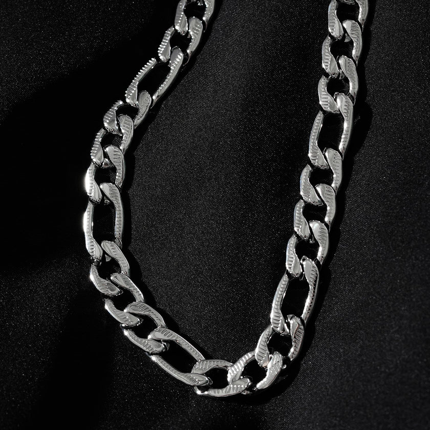 Style CHAPORA : Collier à maillons cubains texturés, en or blanc (couleur argentée)