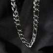 Style CHAPORA : Collier à maillons cubains texturés, en or blanc (couleur argentée)