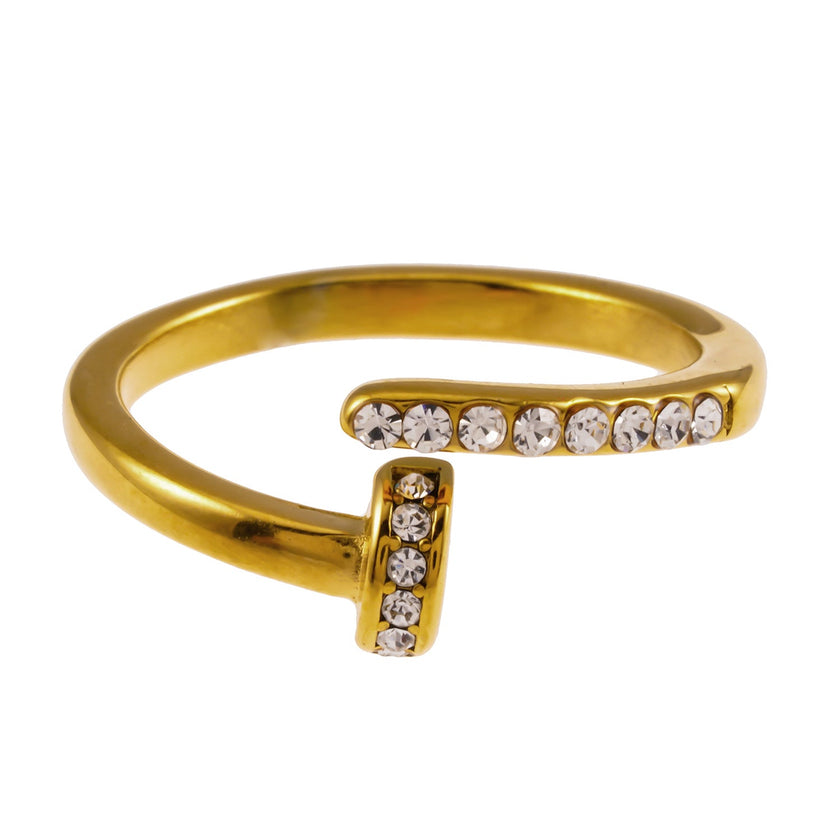 CHARISSE : Bague à ongles torsadée au style industriel et chic, ornée de pavés de zircons.