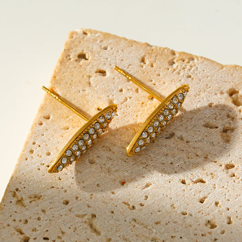 Style CHARLESVOIX : Boucles d’oreilles créoles ovales en zircone pavée minimaliste, or.