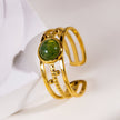 CHESILDA : Bague 3 couches avec ornements de perles et pierre naturelle au centre.