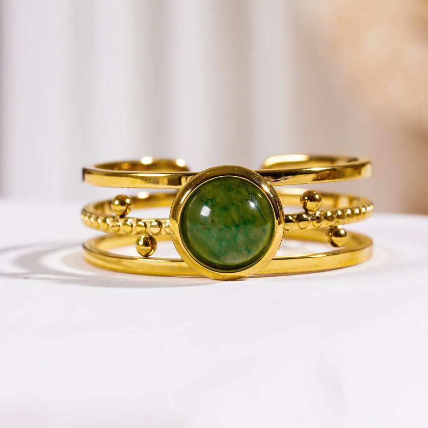 CHESILDA : Bague 3 couches avec ornements de perles et pierre naturelle au centre.