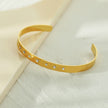 CHIMAKAK : Bracelet en or avec incrustations de zircone et gravure d'étoile.