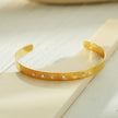 CHIMAKAK : Bracelet en or avec incrustations de zircone et gravure d'étoile.