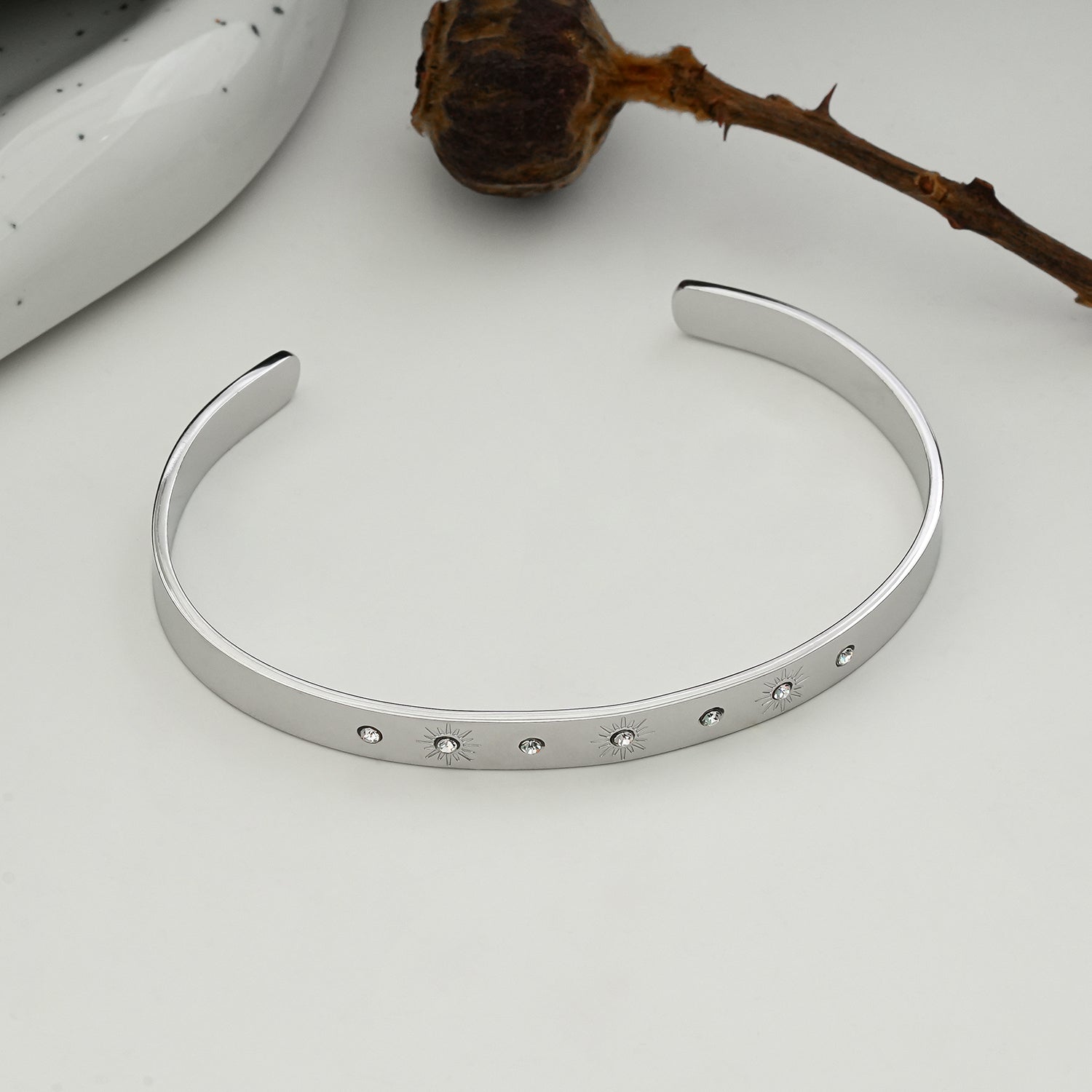 CHIMAKAK Silver (White Gold): Star-Engraved Zirconia Embedded Band Bracelet