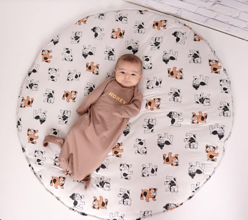 Tapis de jeu en bambou et ensemble de cartes de signalisation mensuelles (motif bouledogue douillet)