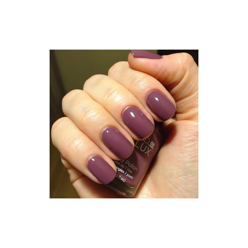 CND - Vinylux Married To Mauve #129 0.5 oz