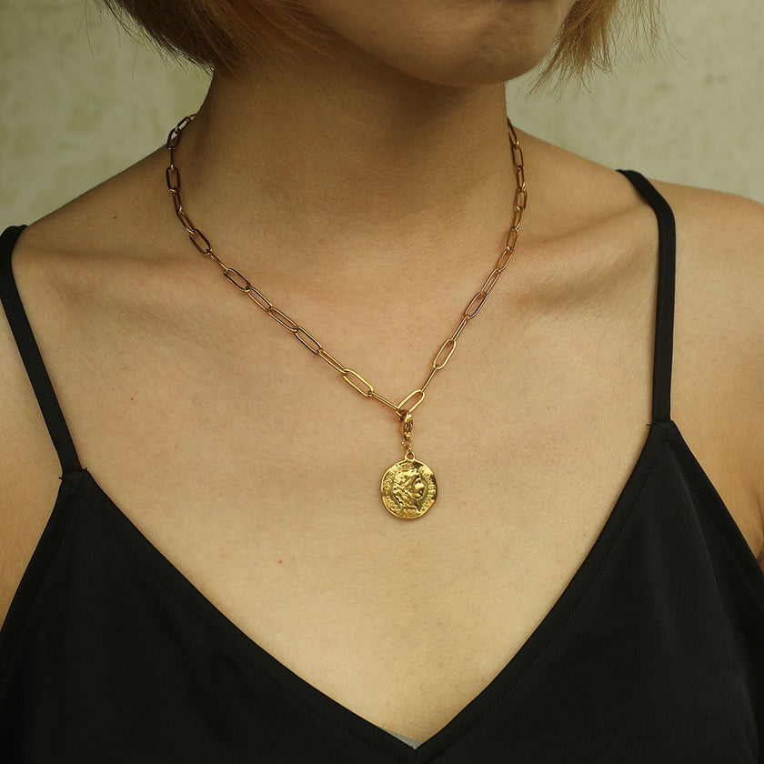 AVERY Charm Necklace Gold
