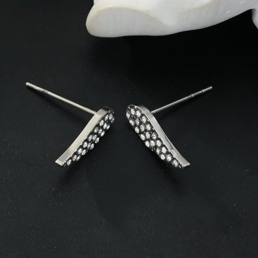 COMPTON Or Blanc (Ton Argenté) : Boucles d'oreilles en forme d'aile pavées de zircons scintillants – Élégance et brillance pour toutes les occasions.