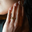 Style CORAZON : Bague à plusieurs anneaux entrelacés sertie de zircons.