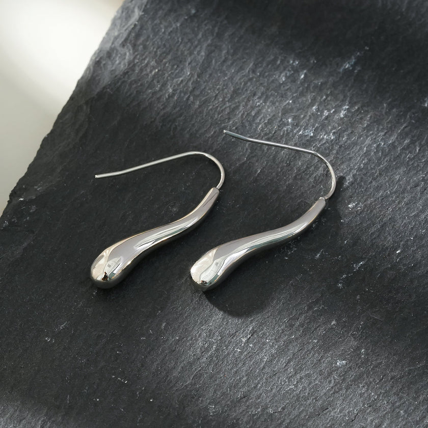 Style CORNING Argent (Or Blanc) : Boucles d'oreilles en forme de têtard – Élégance unique avec une touche ludique.