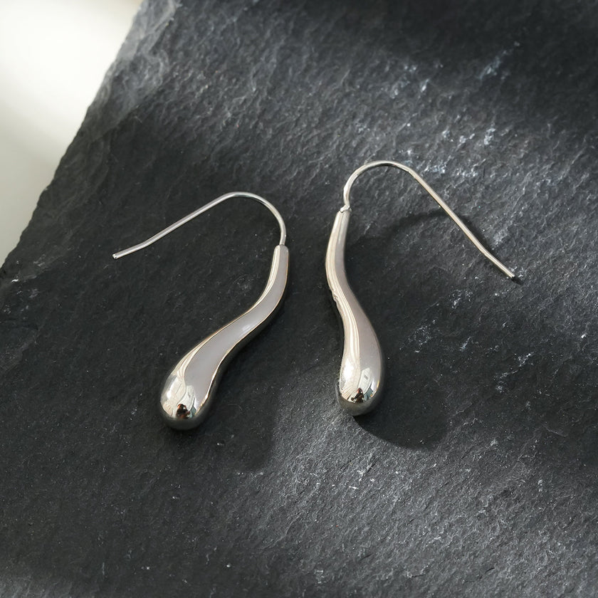 Style CORNING Argent (Or Blanc) : Boucles d'oreilles en forme de têtard – Élégance unique avec une touche ludique.
