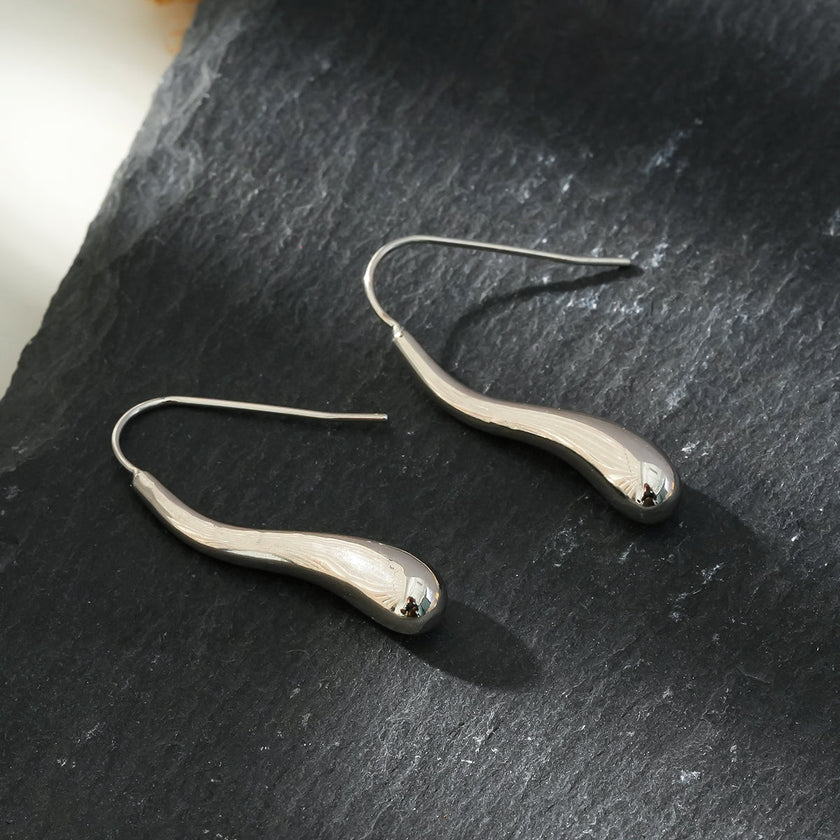 Style CORNING Argent (Or Blanc) : Boucles d'oreilles en forme de têtard – Élégance unique avec une touche ludique.