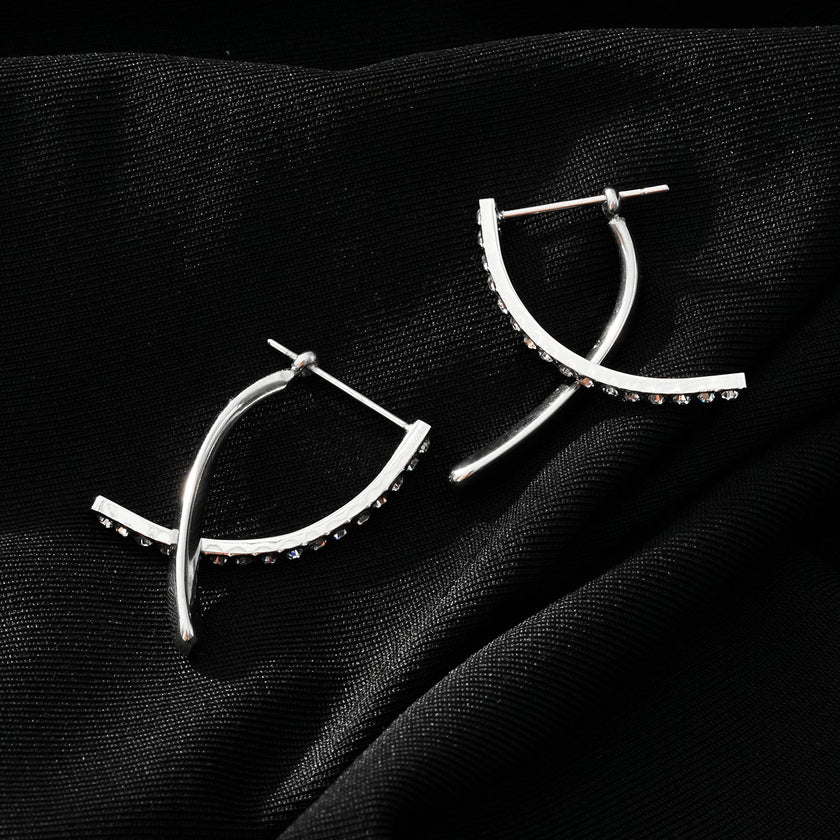 CREEDA Or Blanc (Couleur Argent) : Boucles d'oreilles créoles amovibles de forme avant-gardiste avec pierres précieuses en zircone.