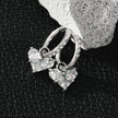 CREEDA Or Blanc (Ton Argenté) : Boucles d'oreilles vintage serties de zircons avec breloque en forme de cœur en moissanite.