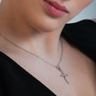 CRISTO Argent (Or Blanc) : Collier à fine chaîne avec pendentif croix abstraite texturée sertie de zircone.