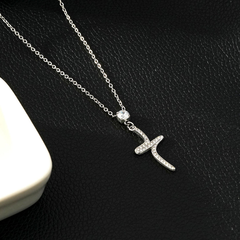 CRISTO Argent (Or Blanc) : Collier à fine chaîne avec pendentif croix abstraite texturée sertie de zircone.