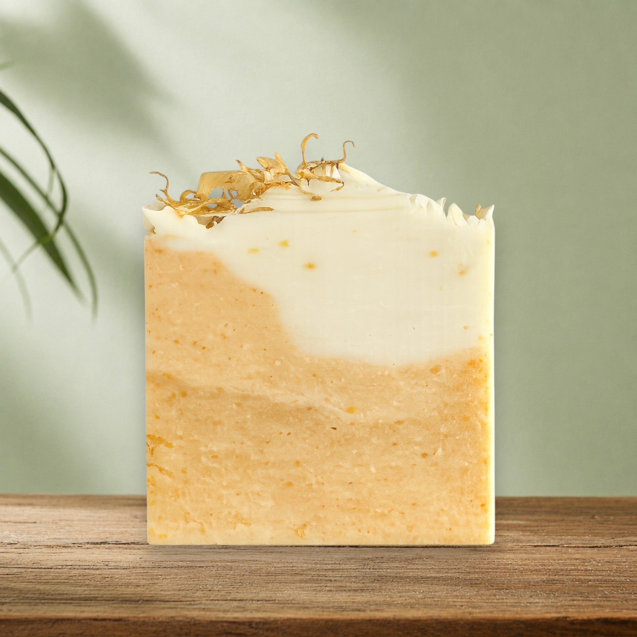 Savon doux NÉFERTITI cire d'abeille, curcuma et calendula