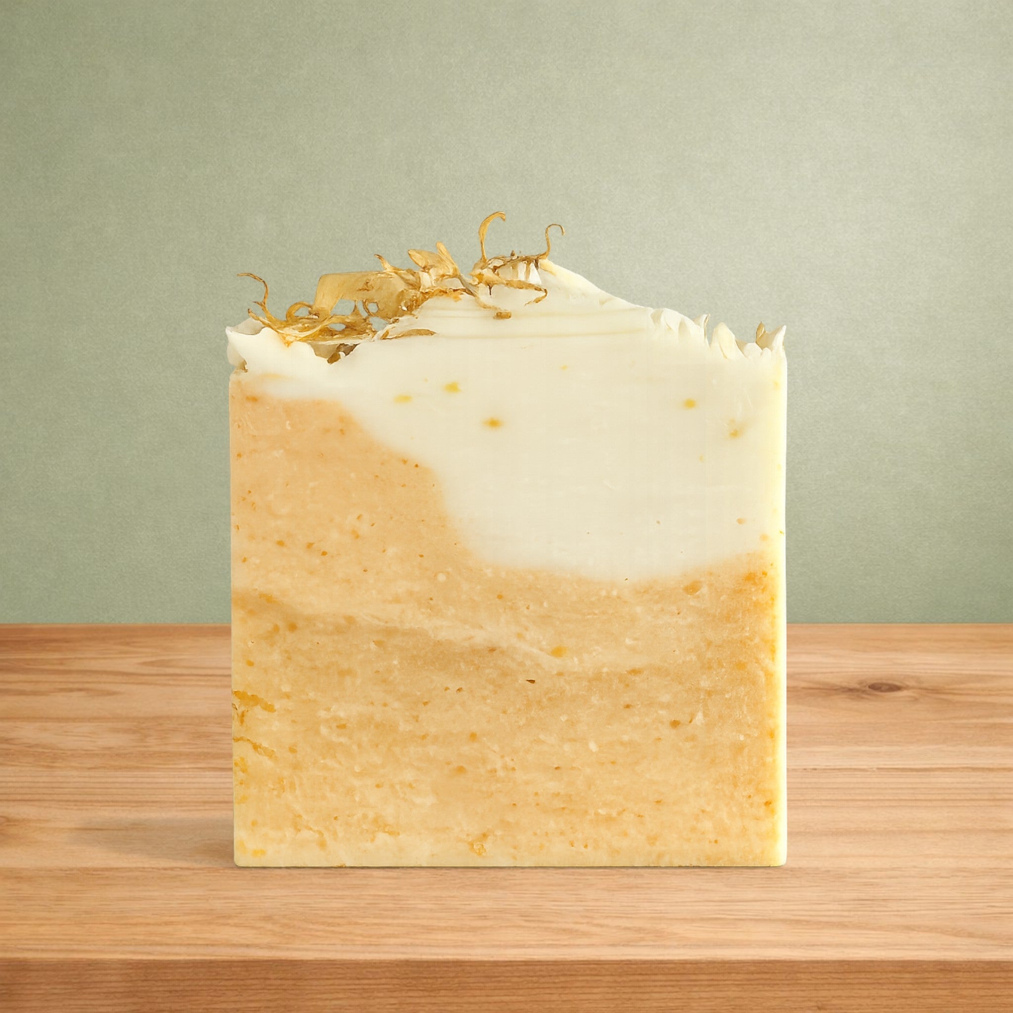Savon doux NÉFERTITI cire d'abeille, curcuma et calendula
