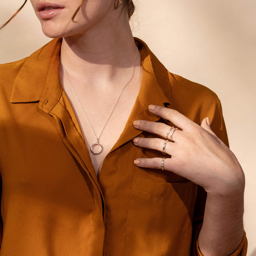 Carrie - Collier avec pendentif circulaire