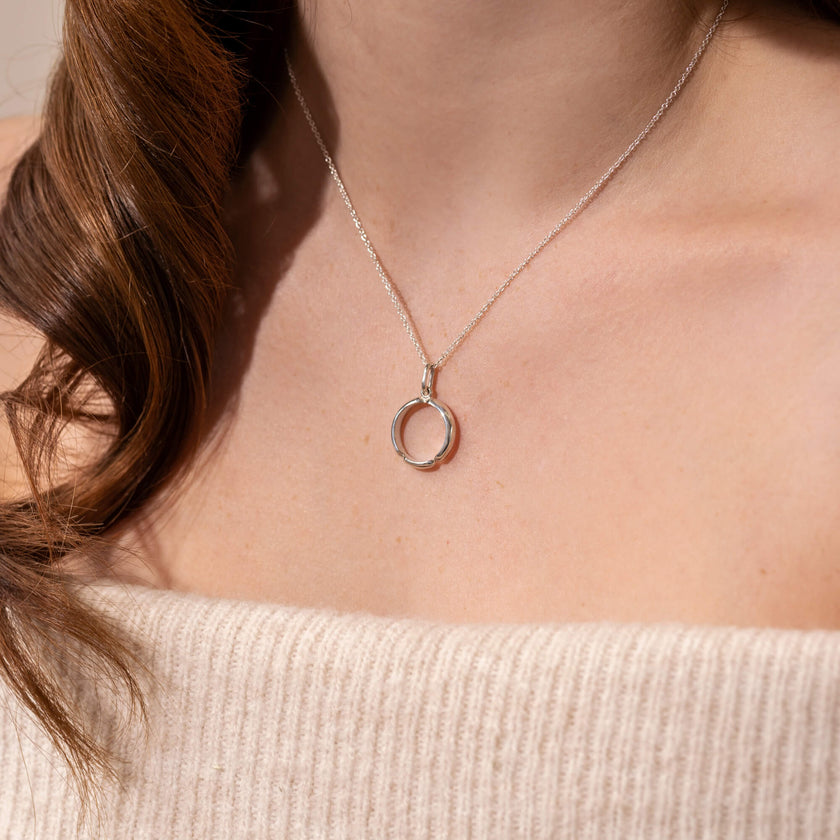 Carrie - Collier avec pendentif circulaire