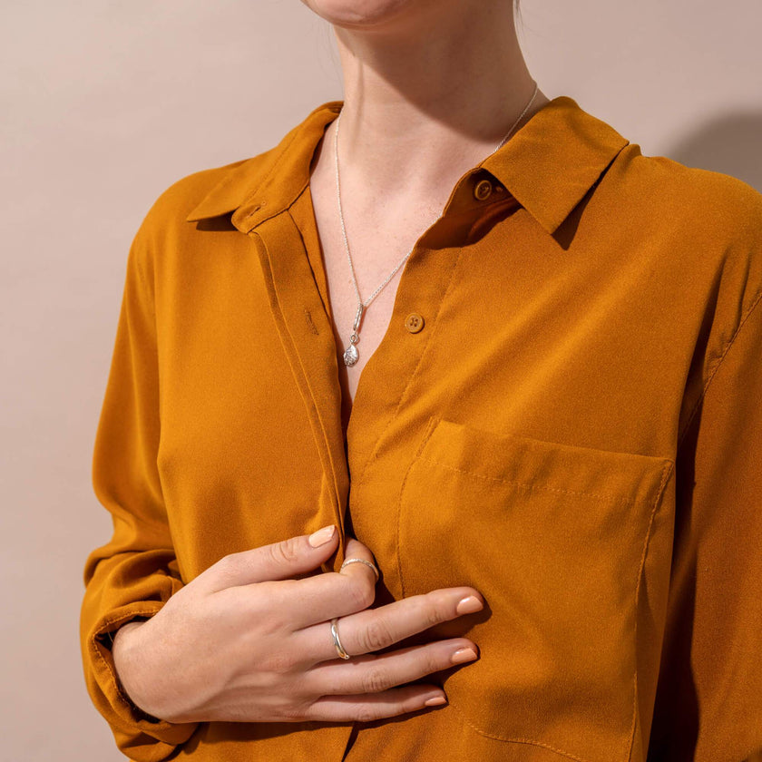 France - Collier avec pendentif original fait à Montréal