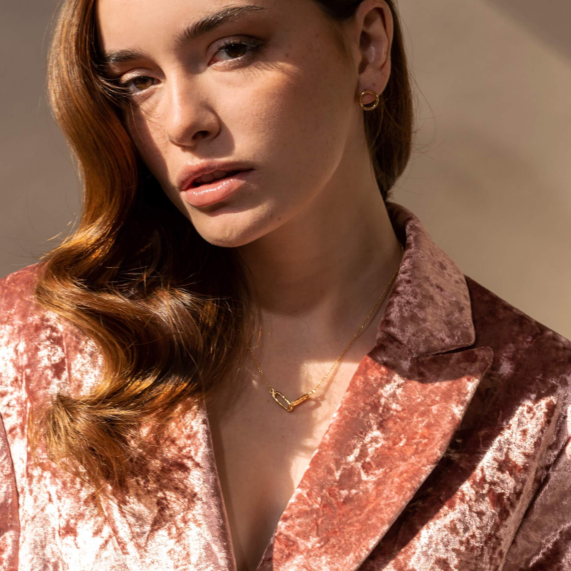 Laure - Boucles d’oreilles circulaires avec perle d’eau douce