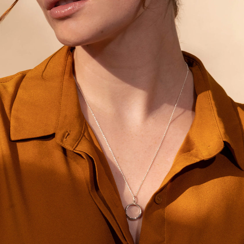 Carrie - Collier avec pendentif circulaire