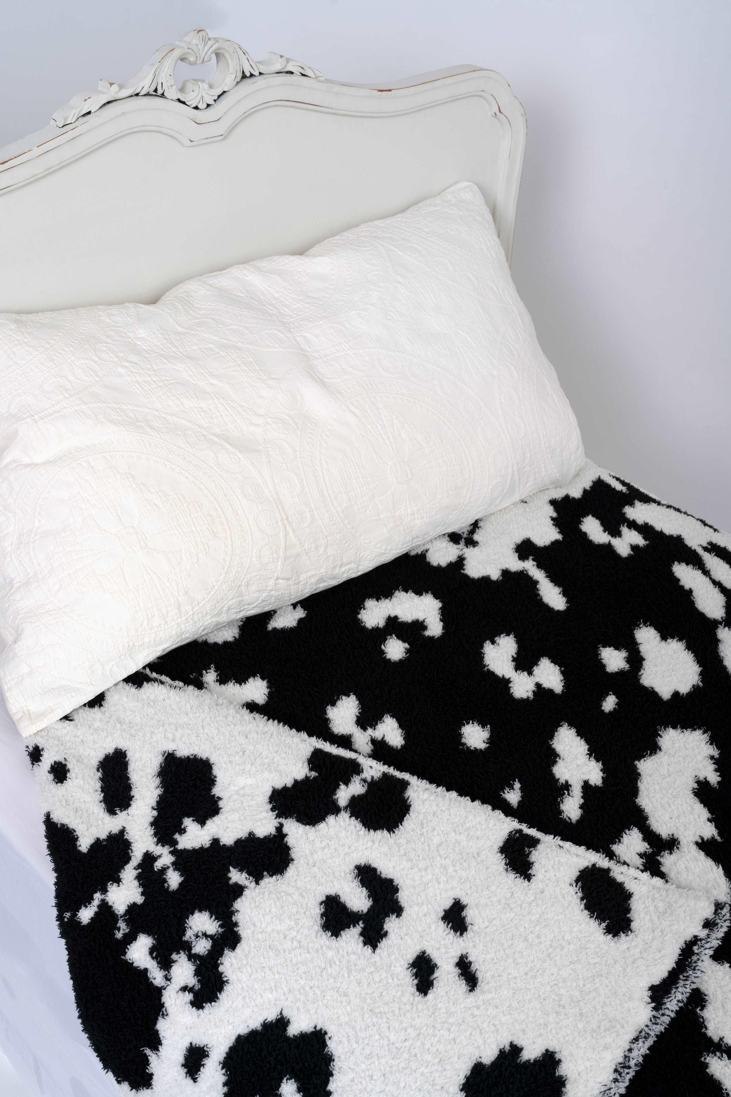 Black & White Cow Print Twin Bed Throw Blanket