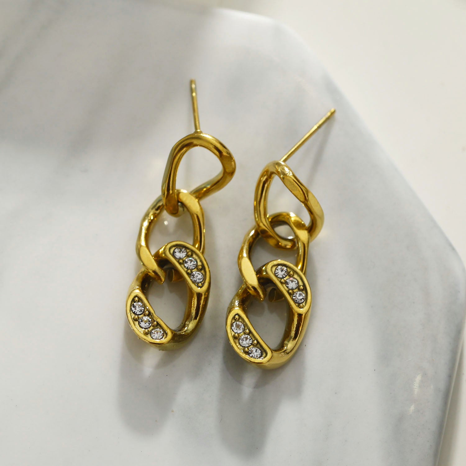 Boucles d'oreilles pendantes CUBA en chaîne cubaine et zircone.