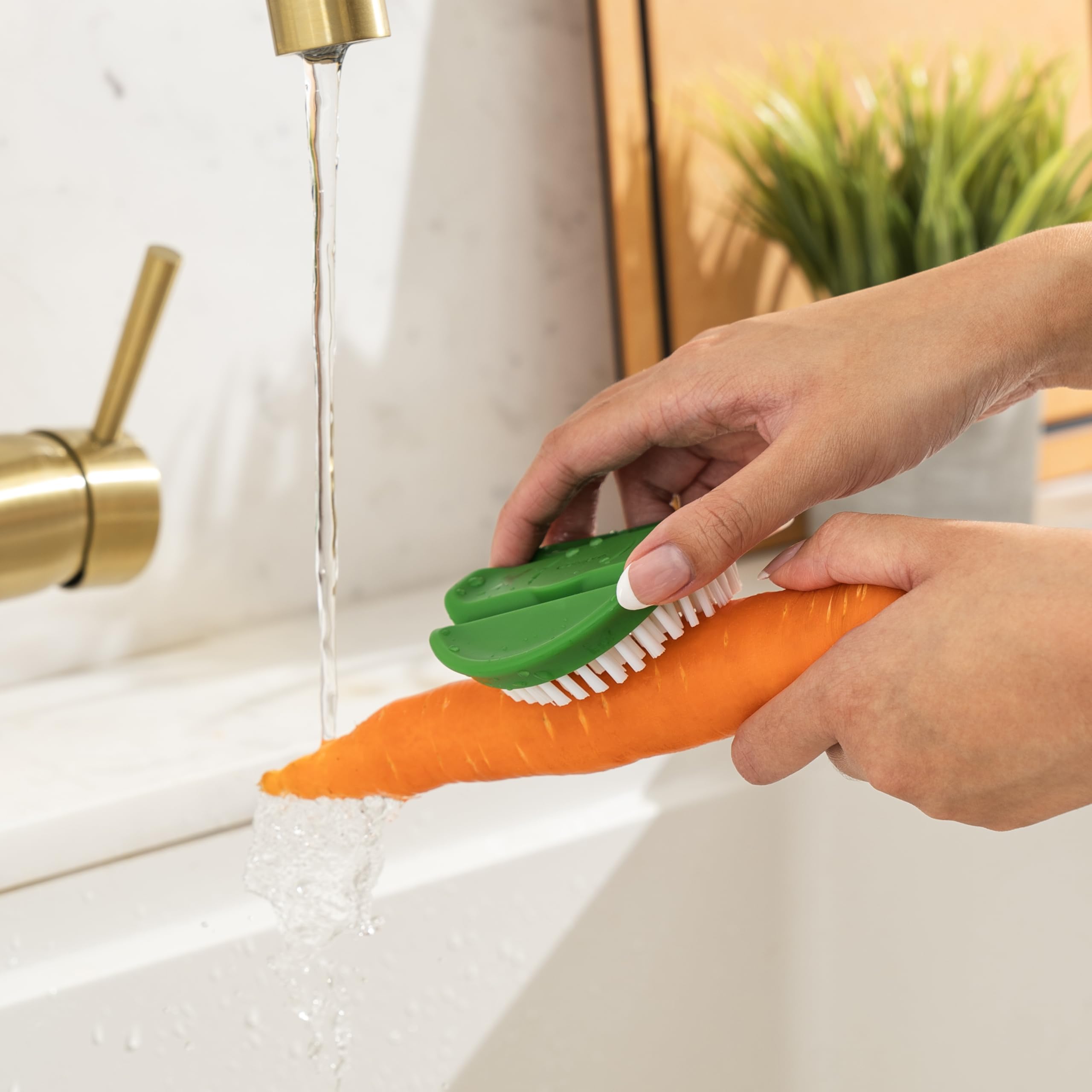 Cuisipro - Vegetable Brush 3.5/8.6cm Green