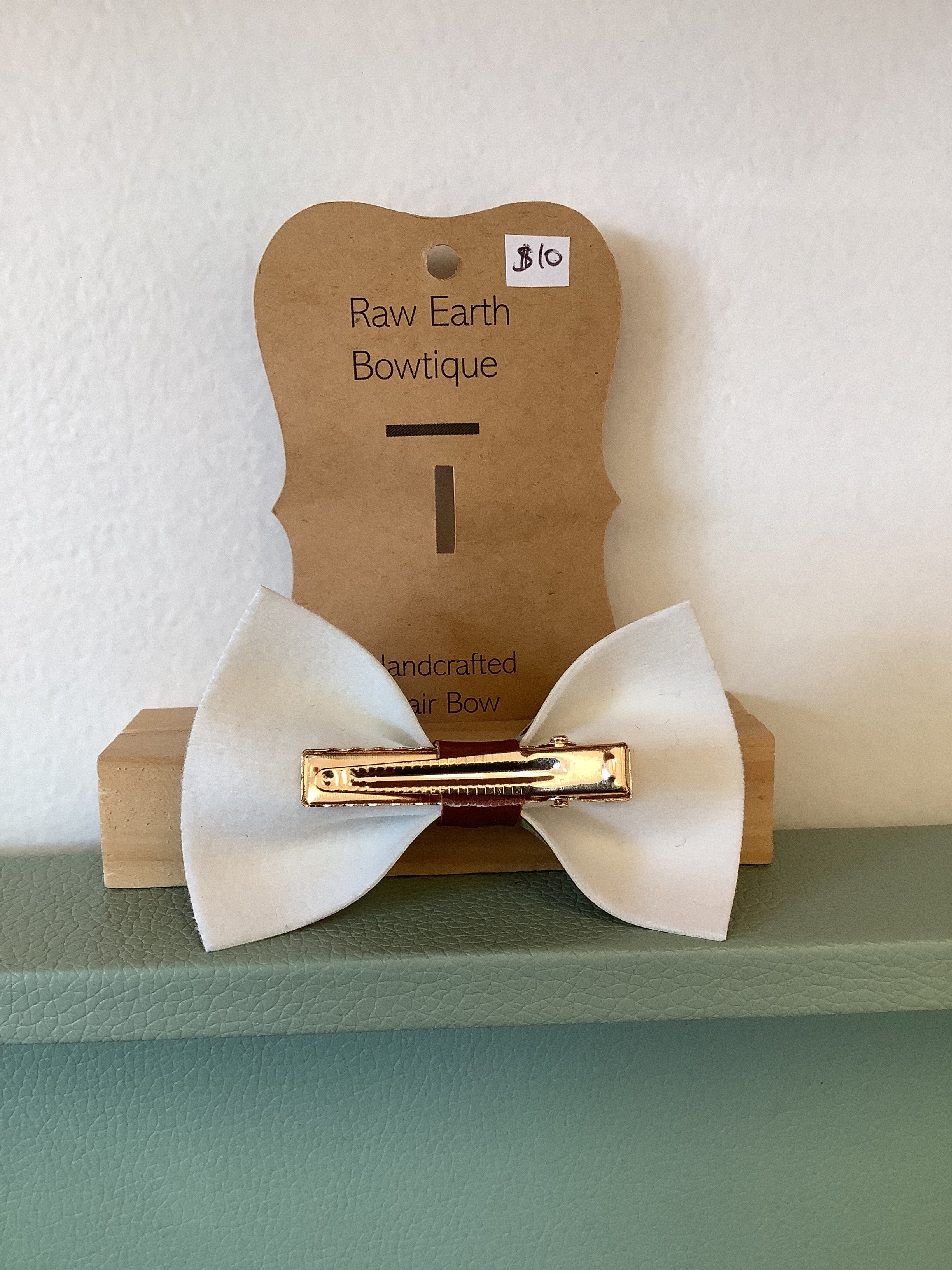 Raw Earth Bowtique Mushroom Leaf Hair Bow