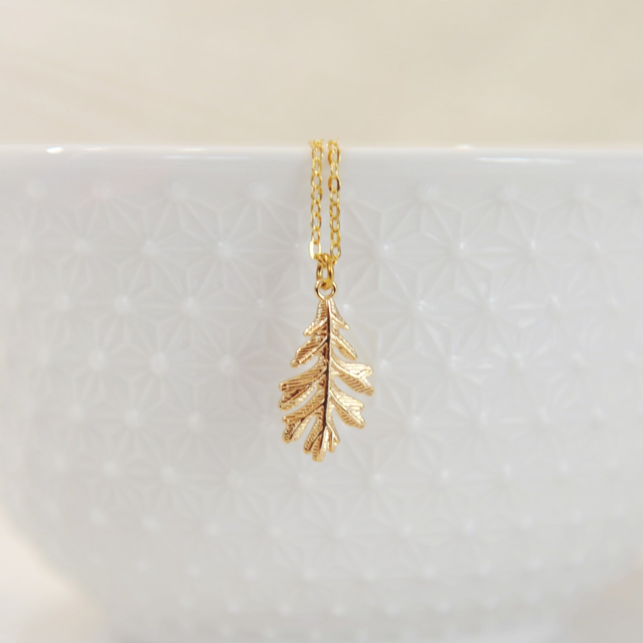 Oakley oak tree leaf necklace
