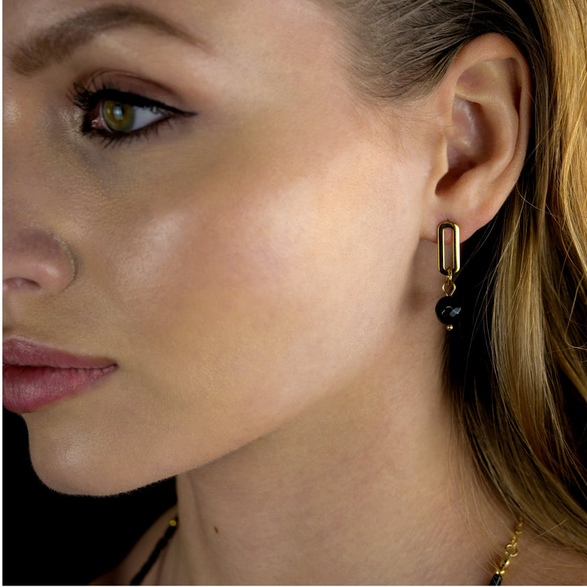 Boucles d'oreilles pendantantes en oxyde de fer noir de DAKATA