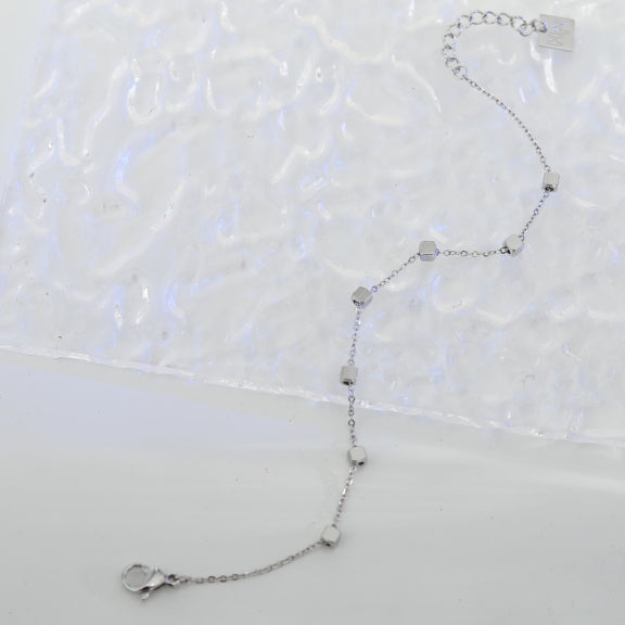 DARBY : Bracelet en argent avec perles carrées