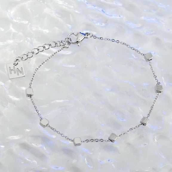 DARBY : Bracelet en argent avec perles carrées