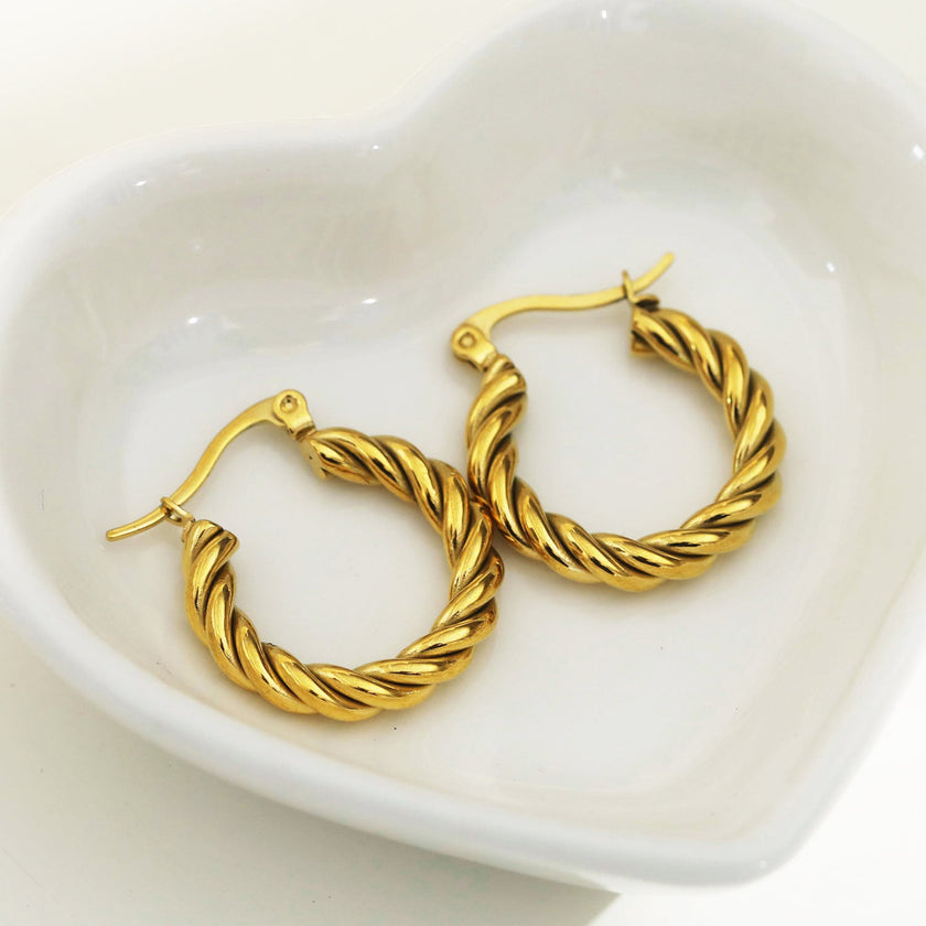 Boucles d'oreilles en forme de spirale texturée en or de DAVANIA