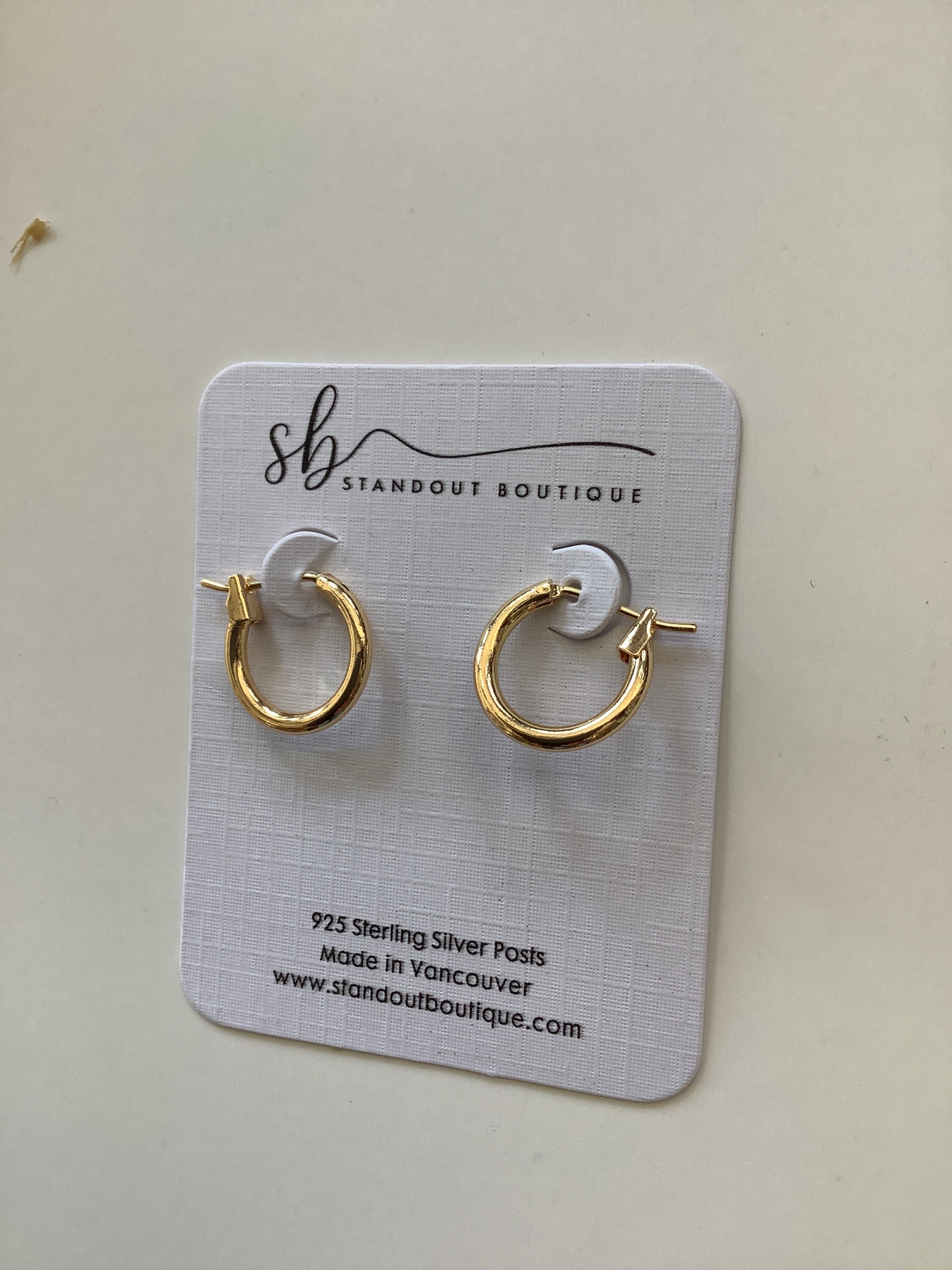 Small Gold Hoops - Standout Boutique(Vancouver, BC)
