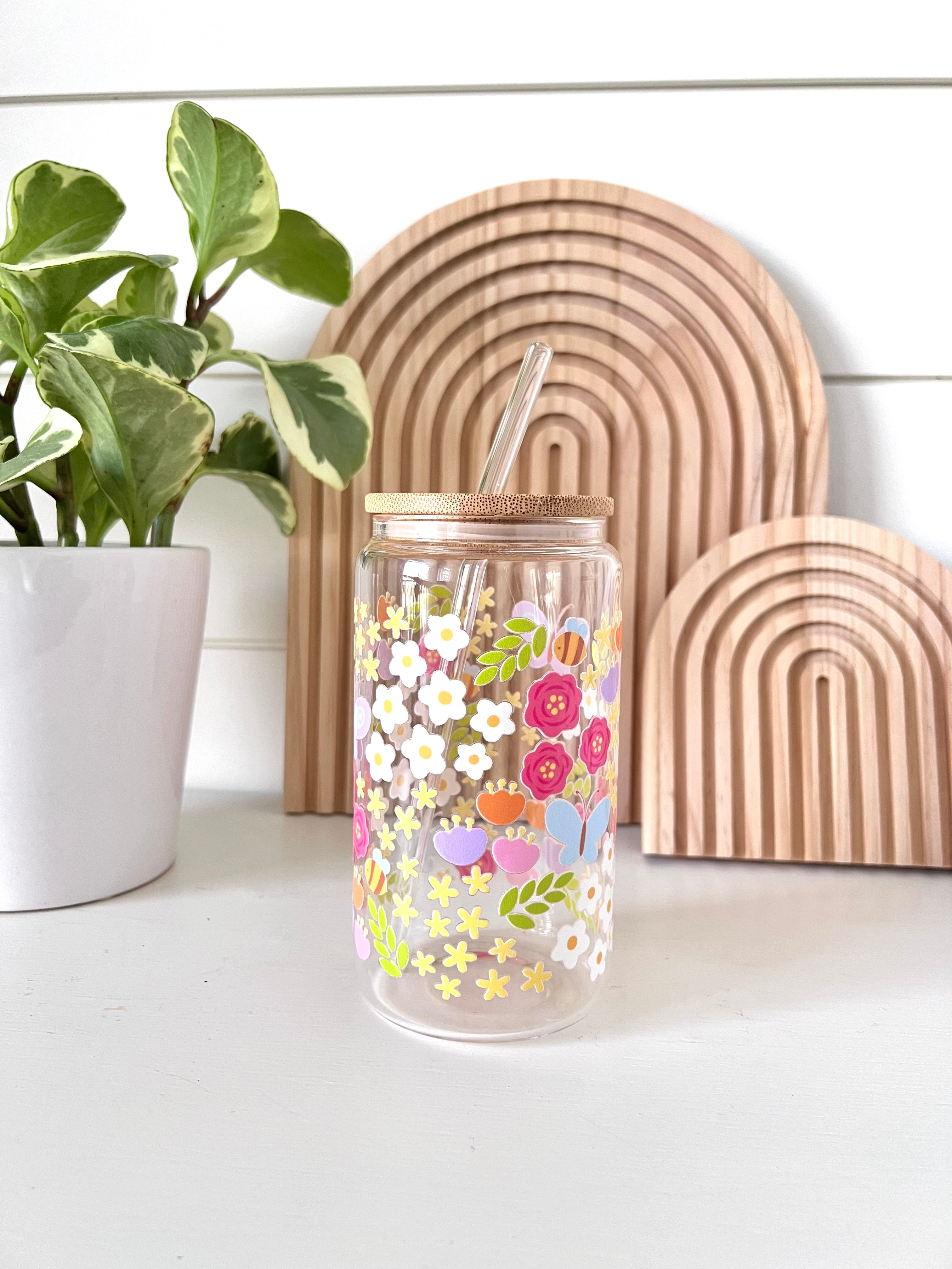 Tasse en verre à motif floral et abeilles