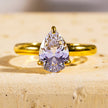 DIMONDA : Bague en or classique avec une pierre de zircone en forme de goutte d'eau comme pièce centrale.