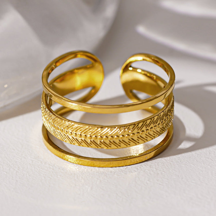 MATHEO : Bague en or texturée à trois anneaux superposés