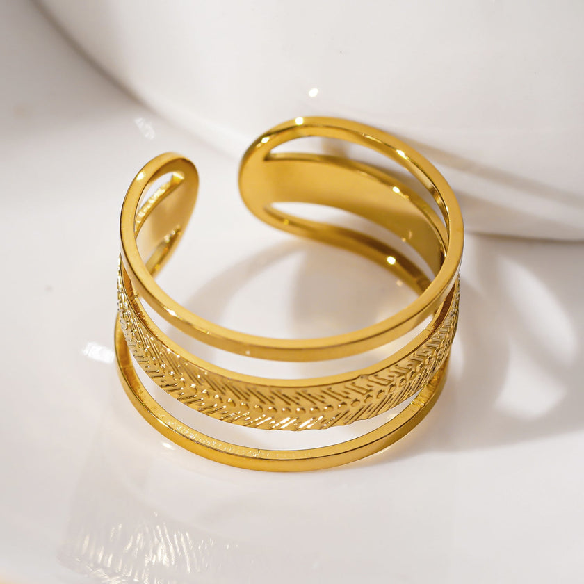 MATHEO : Bague en or texturée à trois anneaux superposés