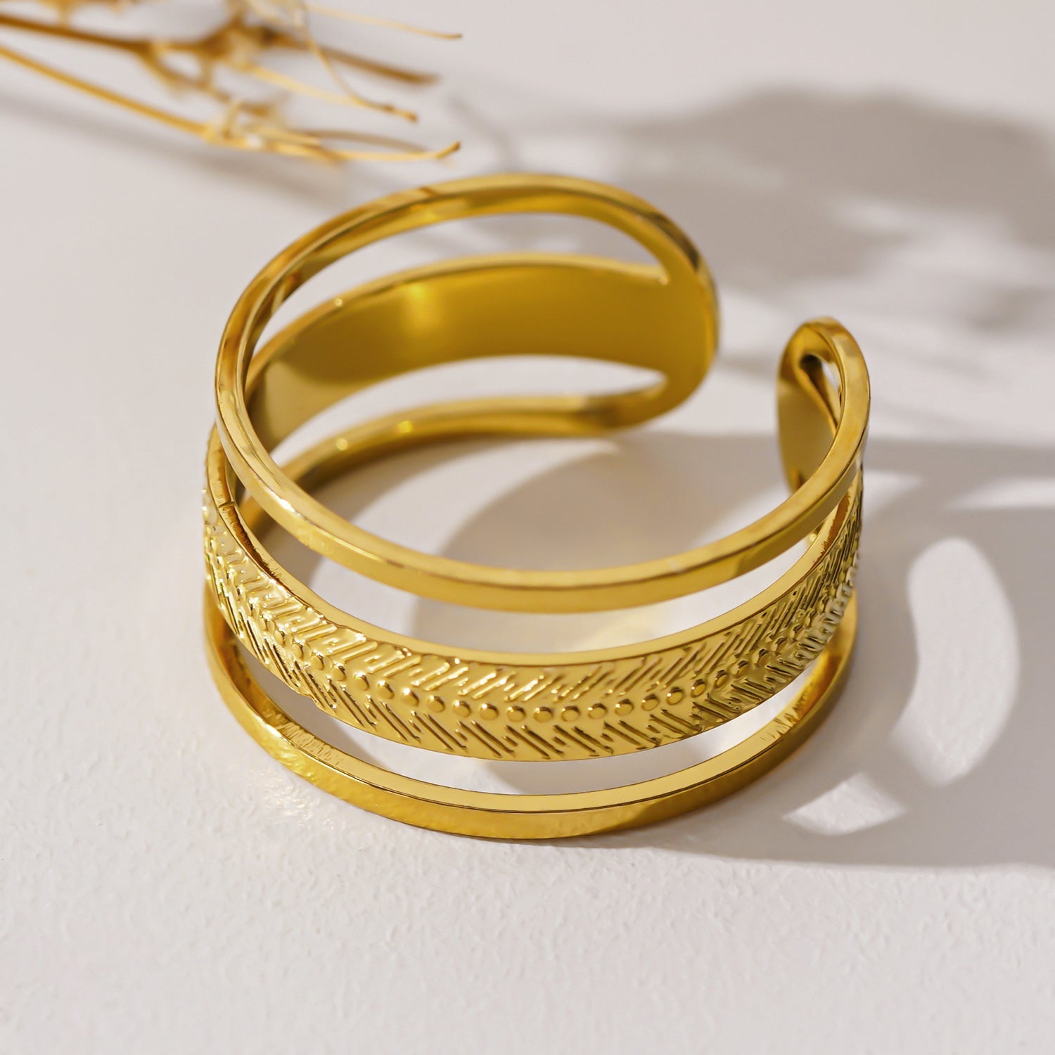 MATHEO : Bague en or texturée à trois anneaux superposés