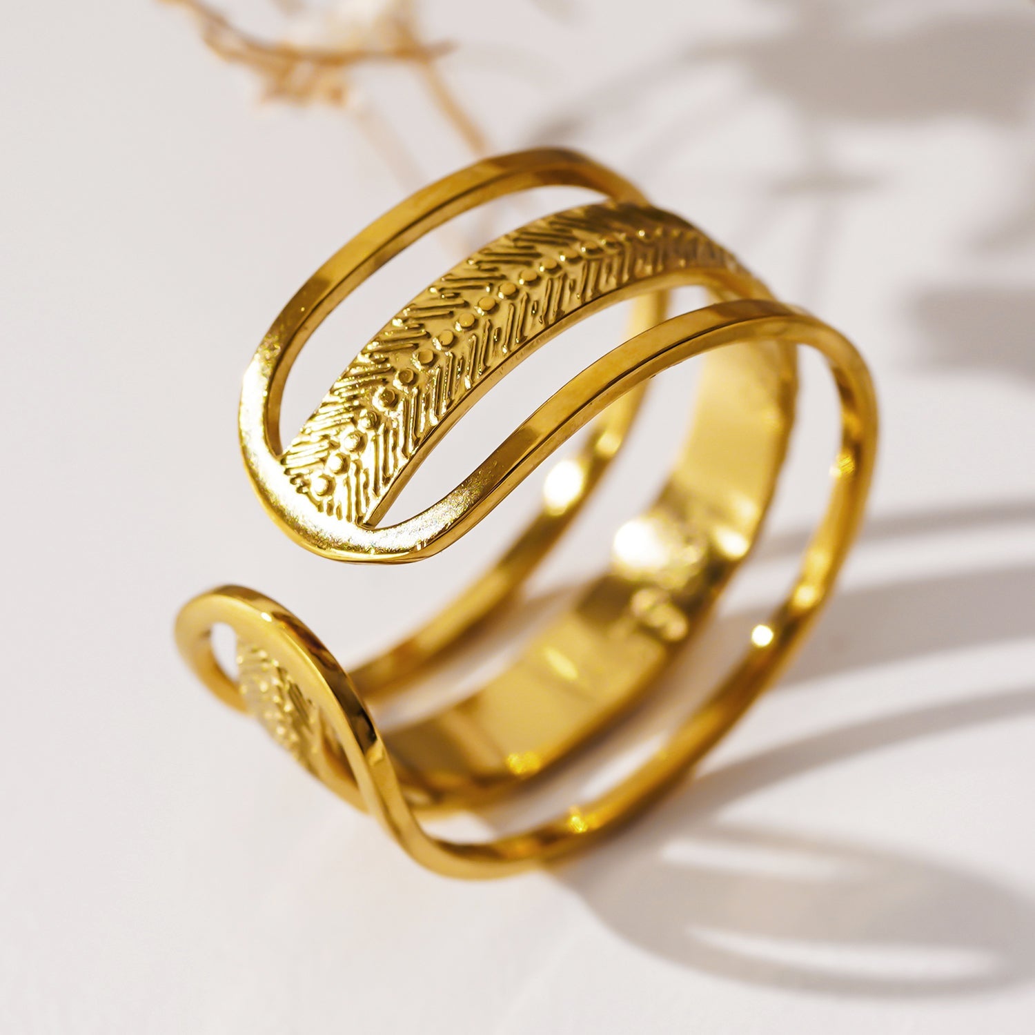 MATHEO : Bague en or texturée à trois anneaux superposés