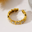 JEZREEL : Bague avec mini breloques en forme de cœur et centre en cristal de zircone.
