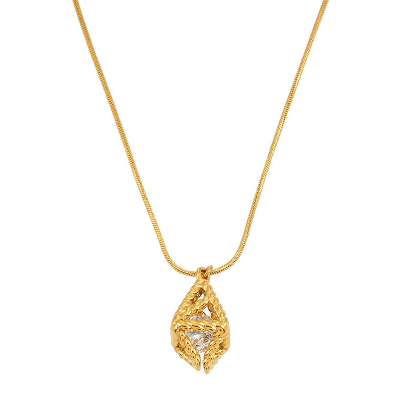 Style KARJAT : Collier à chaîne dorée avec pendentif en zircone géométrique en cage.