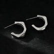 Style PERIDO Argenté (Or Blanc) : Boucles d’oreilles géométriques Art Déco.