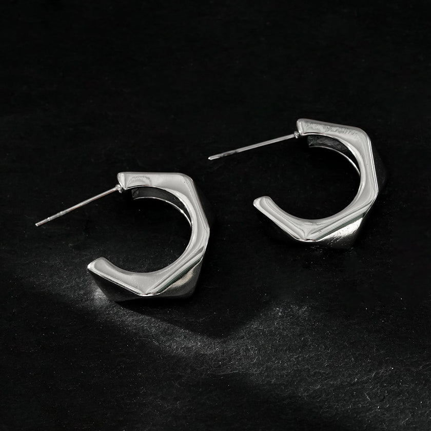 Style PERIDO Argenté (Or Blanc) : Boucles d’oreilles géométriques Art Déco.